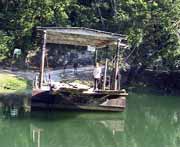 Die berquerung des Rio Mopan auf einer handbetriebenen Fhre ist ein Erlebnis der besonderen Art