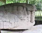 Zoomorph G, die grosse Steinkrte, aufgestellt am 4 November 785 AD (9.17.15.0.0   4 Ahau 3 Muan) durch den 15. Frsten Sky Xul, dem Sohn des bedeutensten Frsten Quirguas Cauac Sky.