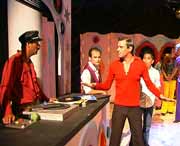 Nea Sivota: Szene aus Saturday Night Fever (2001)